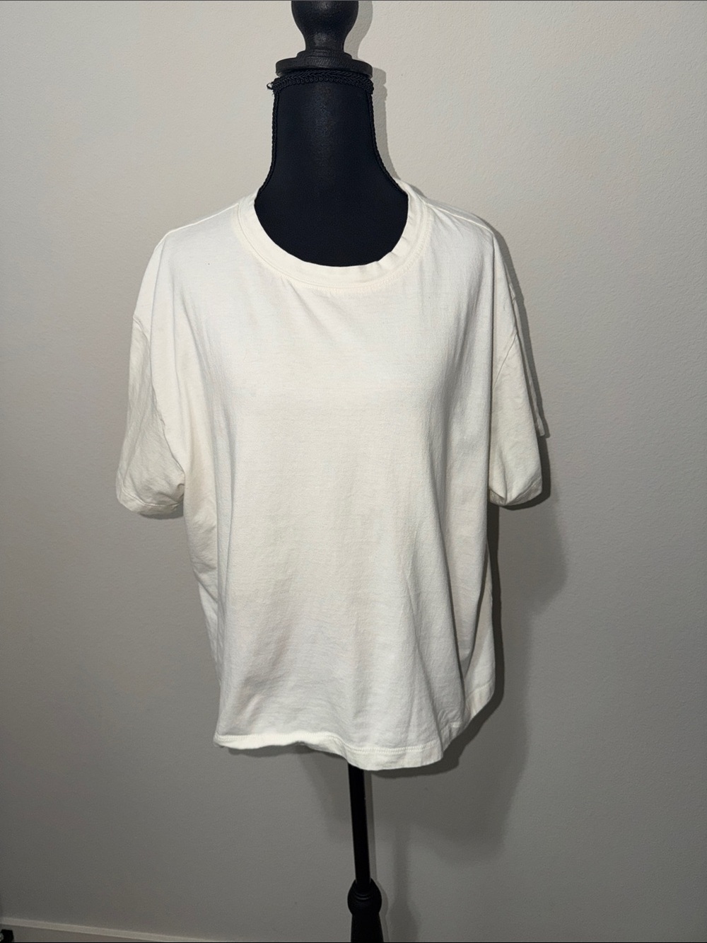 Women's Crew Neck Tee in offwhite cream relaxed fit